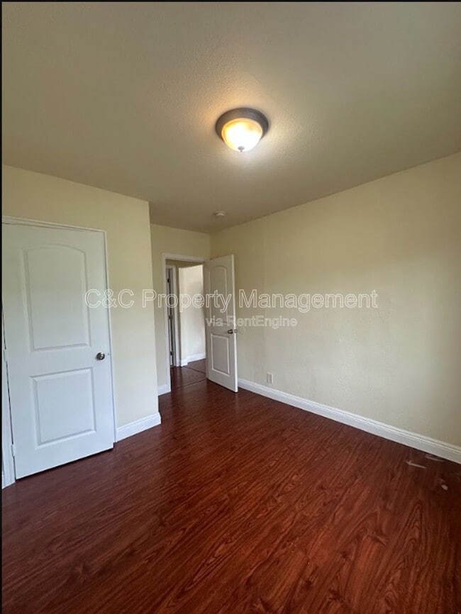 Building Photo - 1143 W 91st St