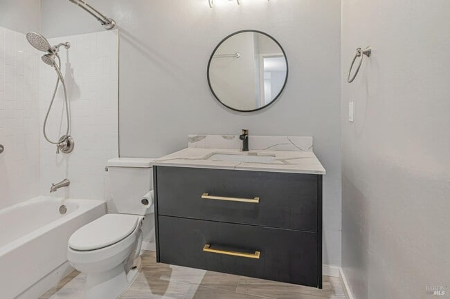 Building Photo - 363 Eden Roc Dr