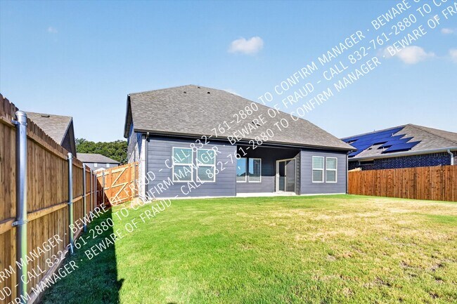 Building Photo - 2405 Nicole Dr