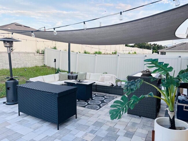 Building Photo - 279 Bergamot Lp