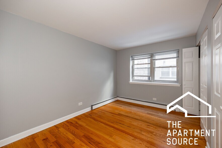 Building Photo - 6831 N Greenview Ave