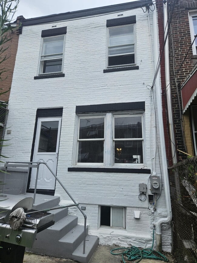 Building Photo - 2507 S 68th St