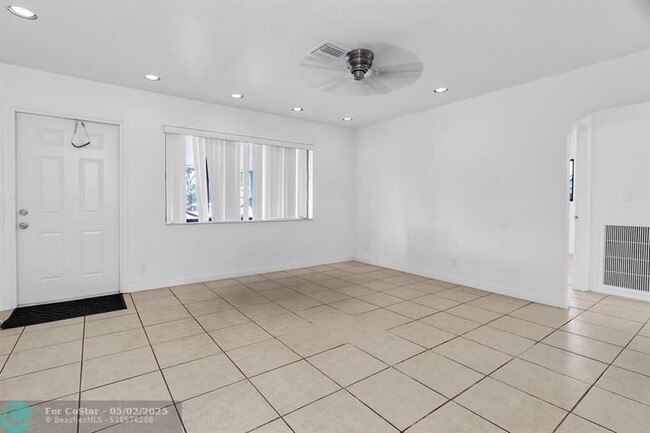 Building Photo - 4932 SW 12th St