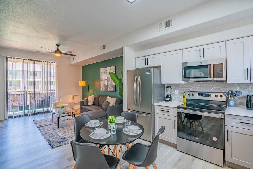 Building Photo - 6610 N 93rd Ave