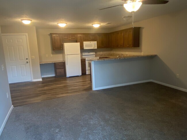 Building Photo - 1617 E Military Ave