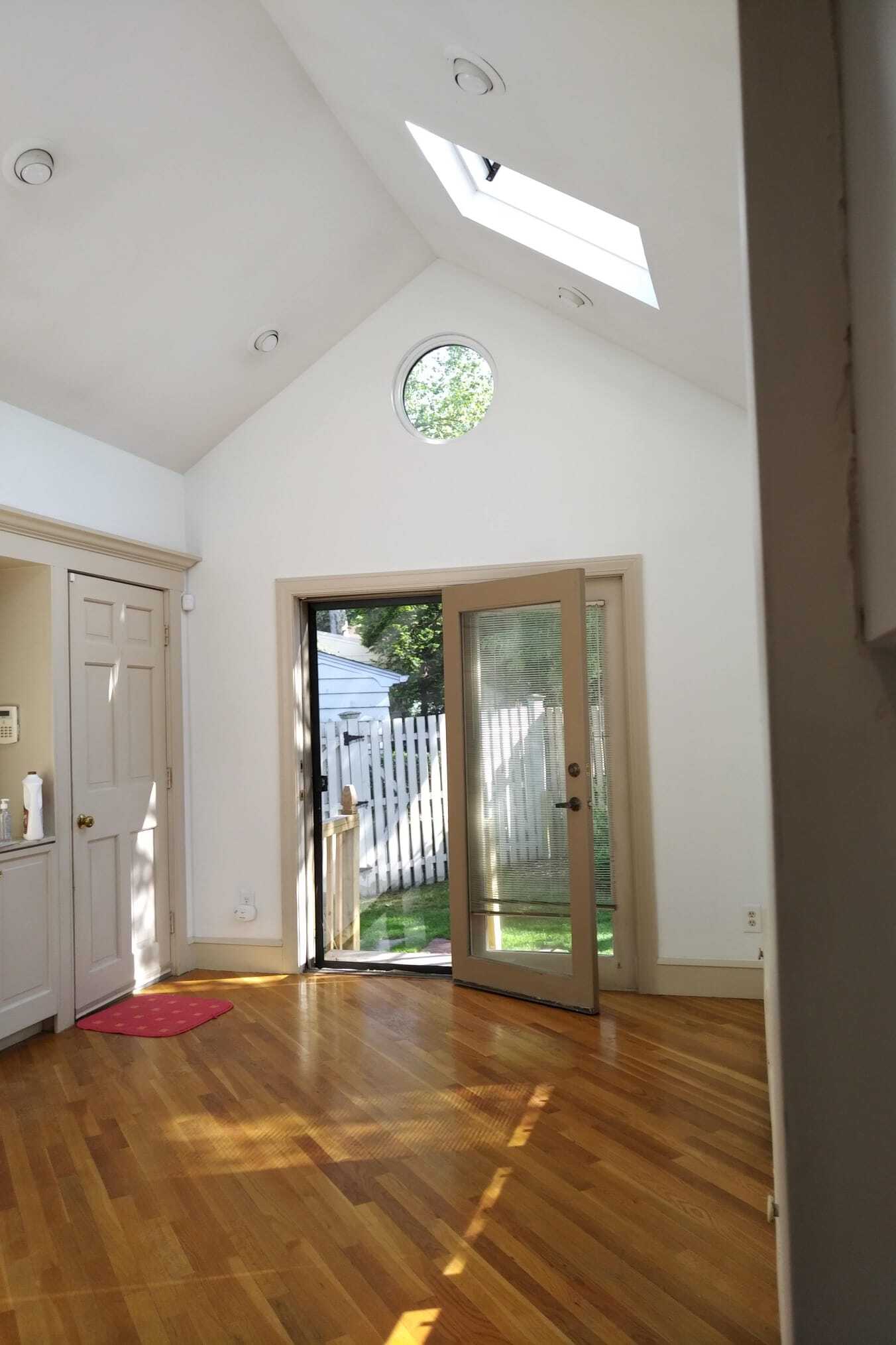 Den with vaulted ceiling - 40 Brookway Rd