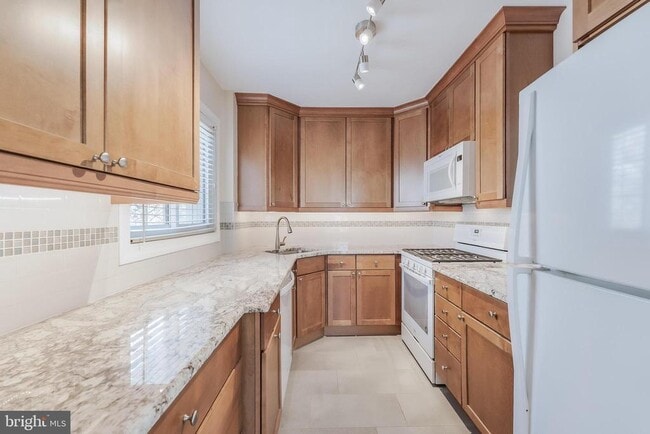 Building Photo - 3282 Martha Custis Dr