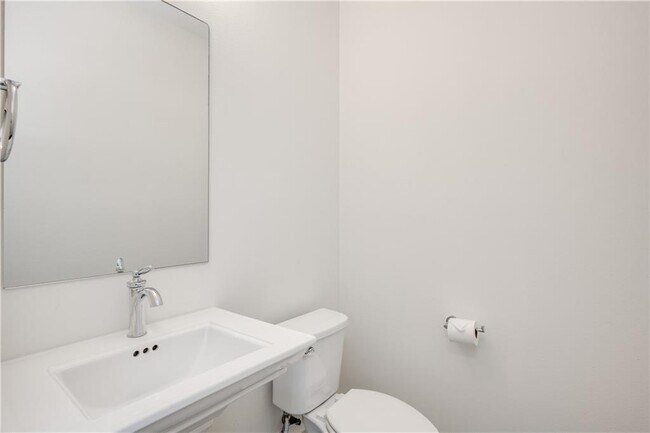 Building Photo - 3014 E 14th 1/2 St