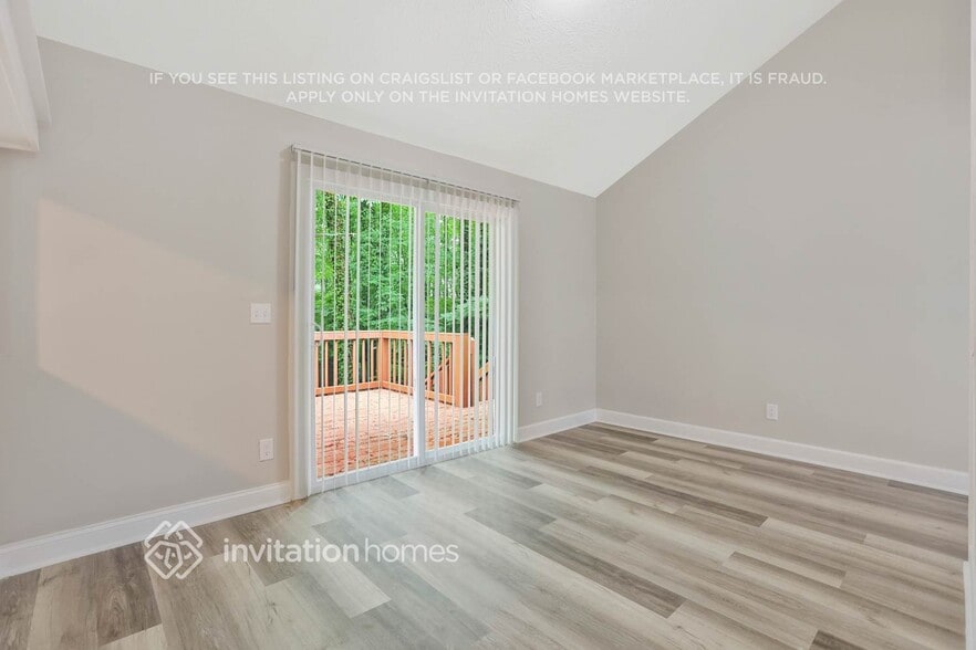 Building Photo - 242 Rustic Ridge Dr NE