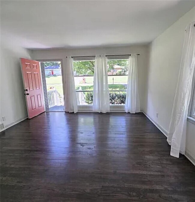 Building Photo - 2863 Catalina Dr