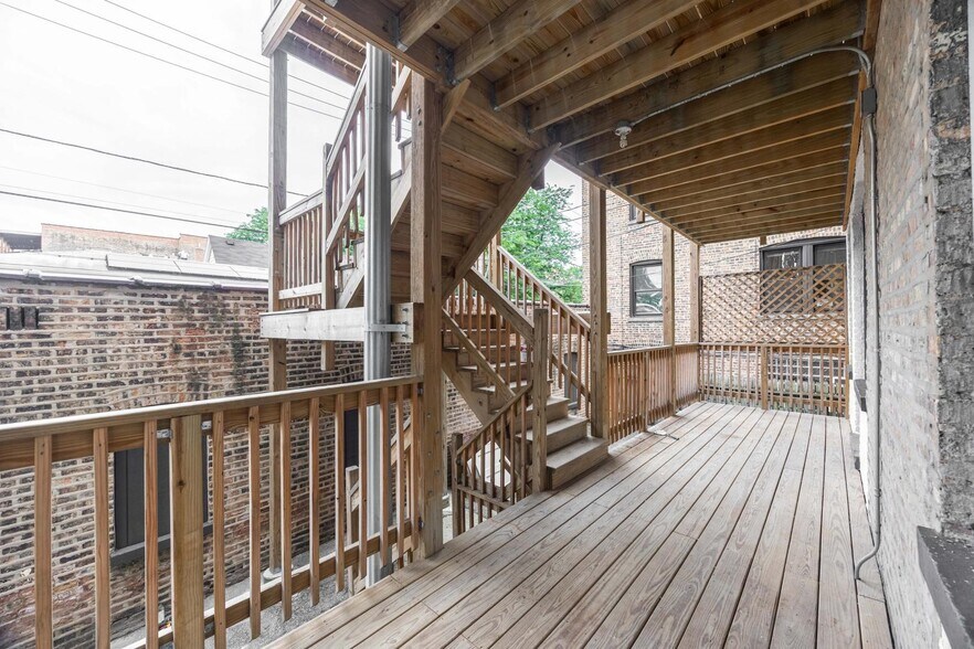 Building Photo - 5450 N Paulina St