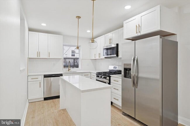 Building Photo - 417 E Upsal St