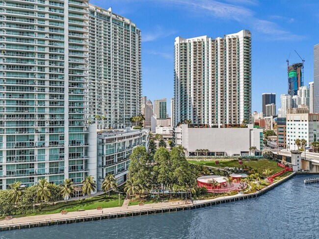 Building Photo - 350 S Miami Ave