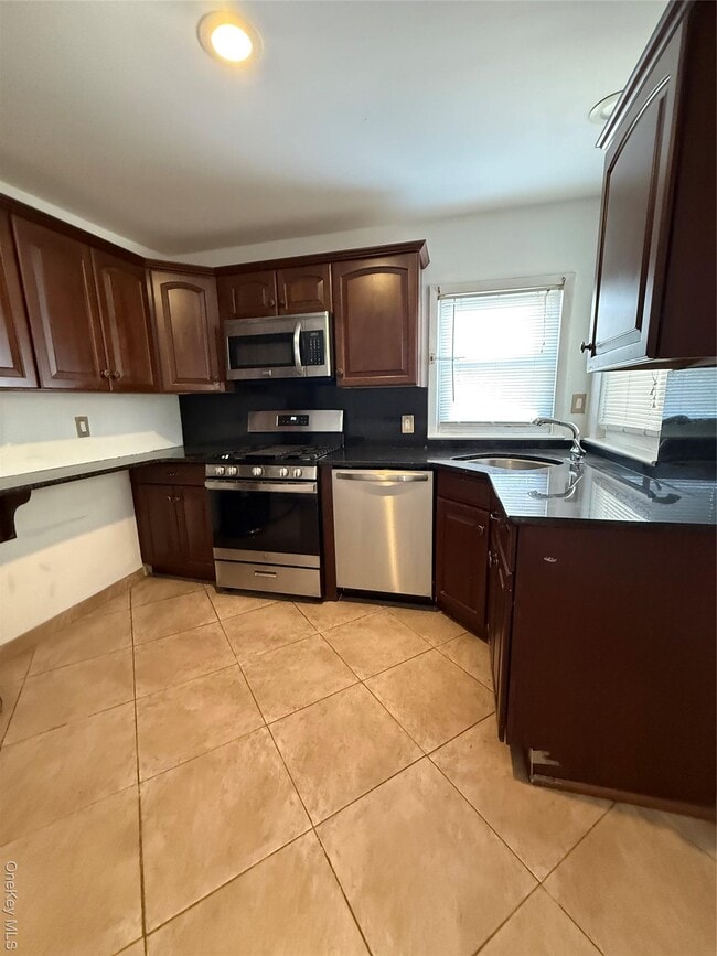 Building Photo - 15 Maple Grove St