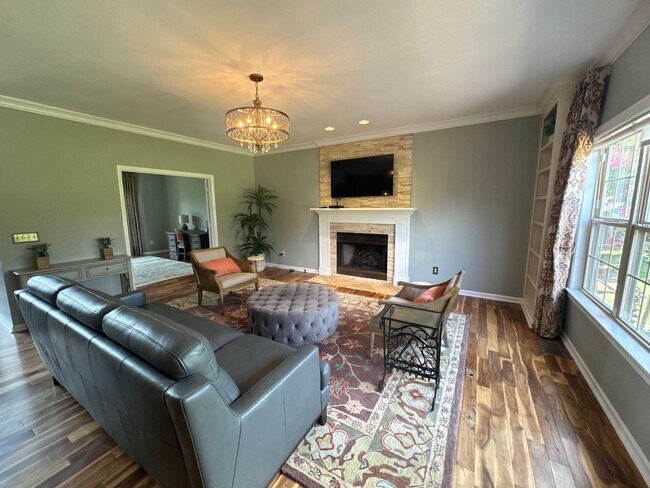 Building Photo - FOR LEASE- 4 BEDROOM FURNISHED HOME IN MT....