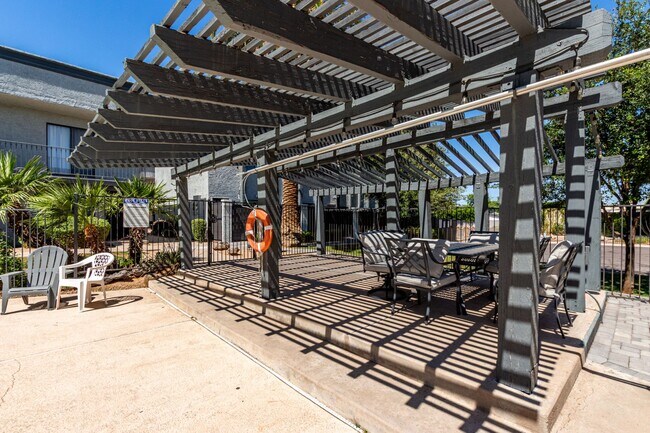 Building Photo - FURNISHED Scottsdale 2/bed/2bath Townhome ...