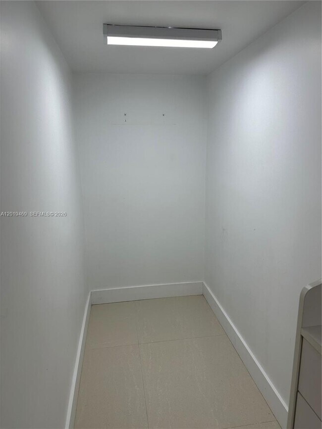 Building Photo - 6039 Collins Ave