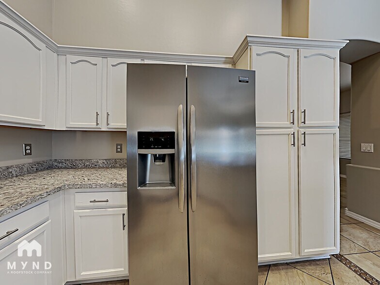 Building Photo - 1865 E Chilton Dr