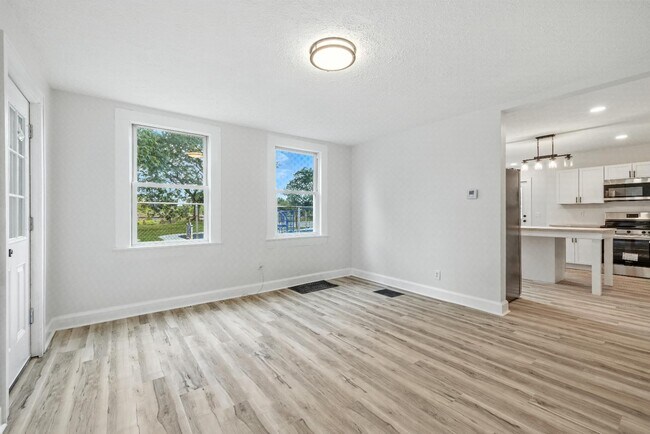 Building Photo - 260 E Beecher St