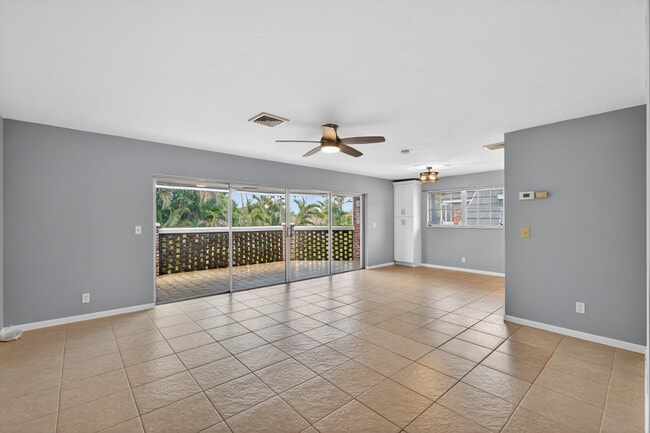 Building Photo - 423 Pine Tree Ct