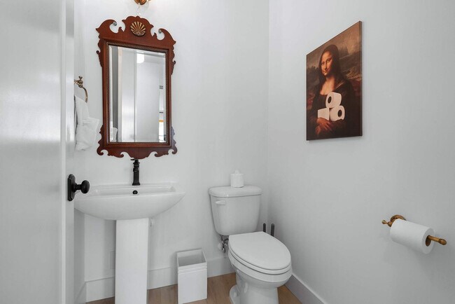 Building Photo - 30 W Castillo Dr