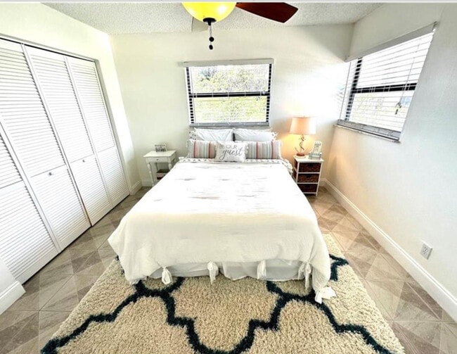 Building Photo - 1975 SE 3rd St