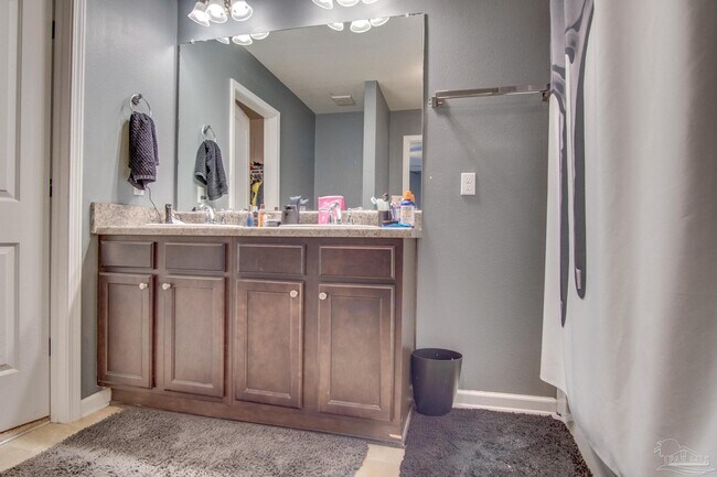 Building Photo - 172 Creekview Dr