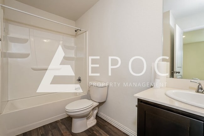 Building Photo - 719 N 13th St