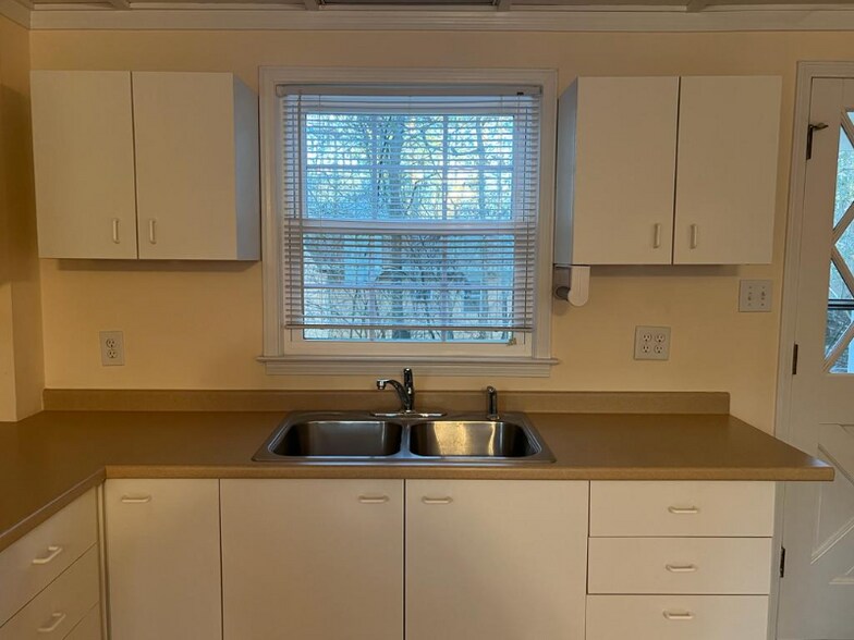 Building Photo - 325 Hoke O'Kelly Mill Rd SE