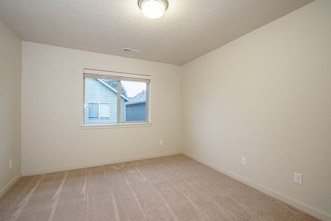 Building Photo - 3 Bedroom 2.5 Bath with Rasied Garden Beds - Felida Park Neighborhood