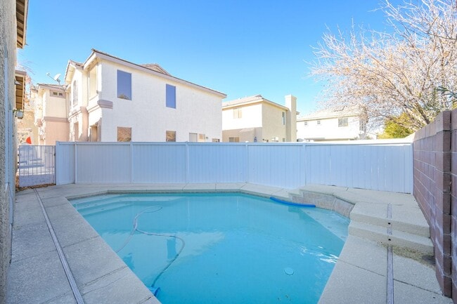 Building Photo - NW!! POOL!!!! GATED!!! Com. Park!!! Low Maintenance desert landscape front Yard. New Carpet!! Ups...