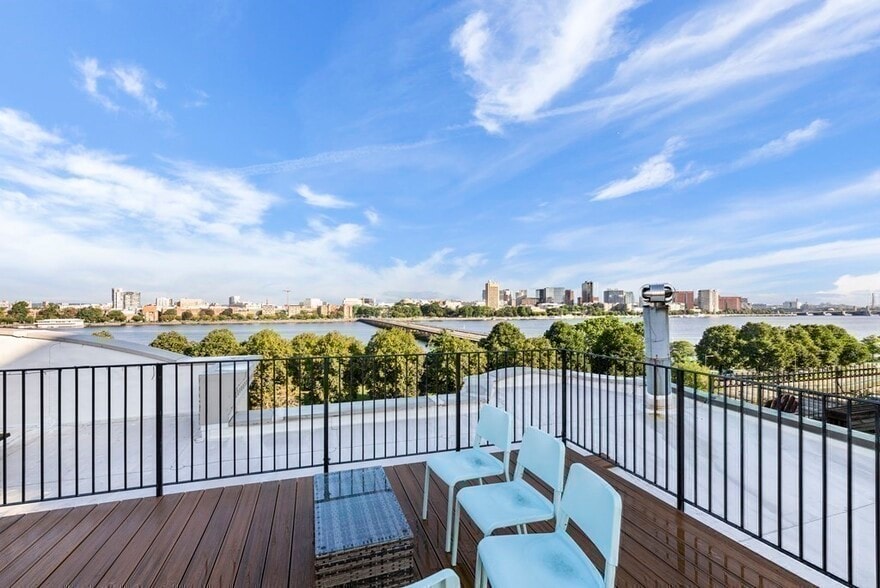 Building Photo - 520 Beacon St