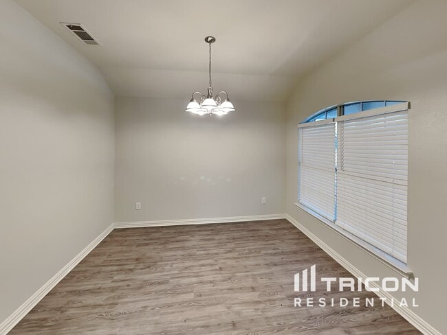 Building Photo - 607 Pewitt Ln