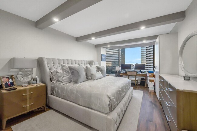 Building Photo - 1111 Caroline St