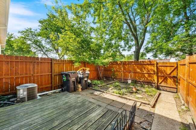 Building Photo - 3075 Kingston Ct