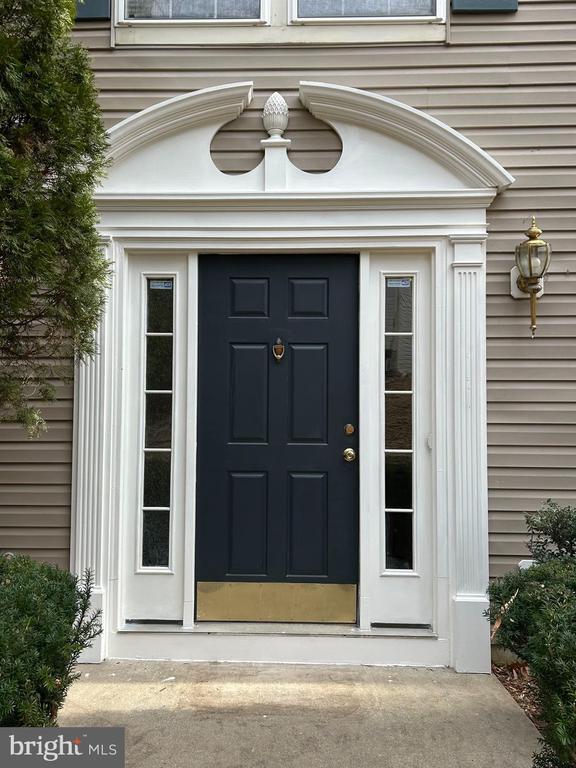 Building Photo - 614 Eisenhower Dr