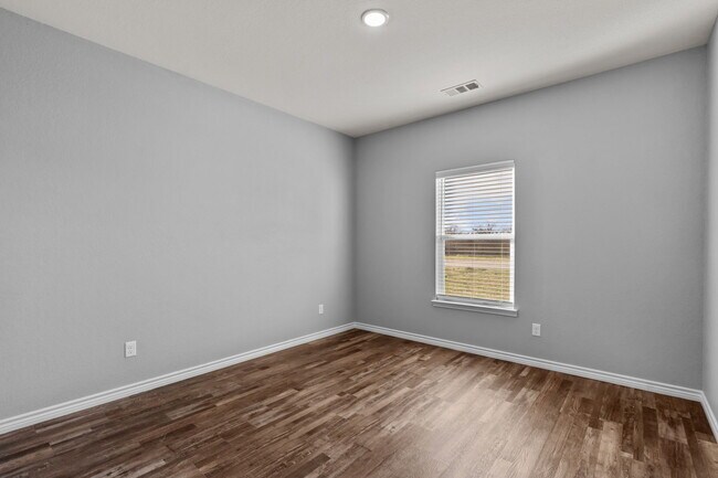 Building Photo - 412 N Wickham St