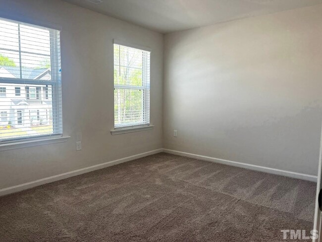 Building Photo - Beautiful 3 Bedroom 2.5 bath