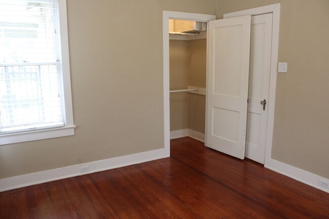 Building Photo - QUINTESSENTIAL ALAMO HEIGHTS COTTAGE