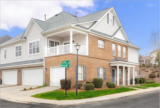 Building Photo - 12032 Valley Oak St