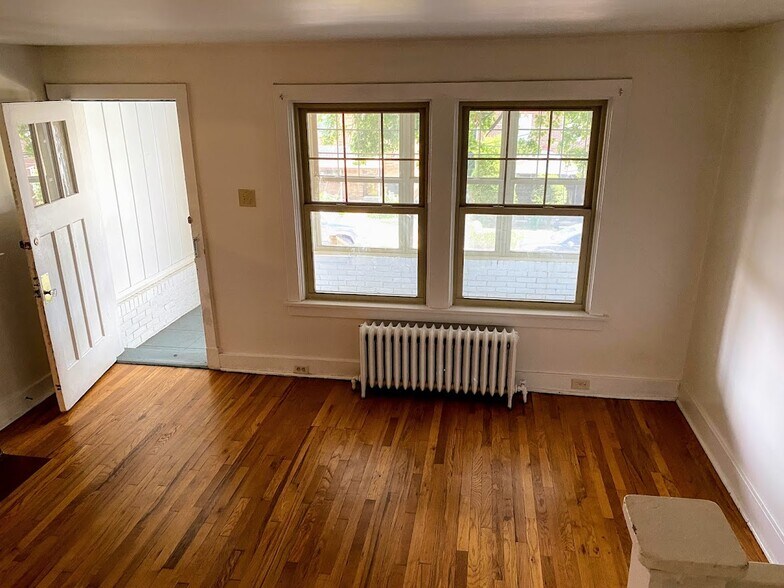 Building Photo - 6325 Glenview Pl