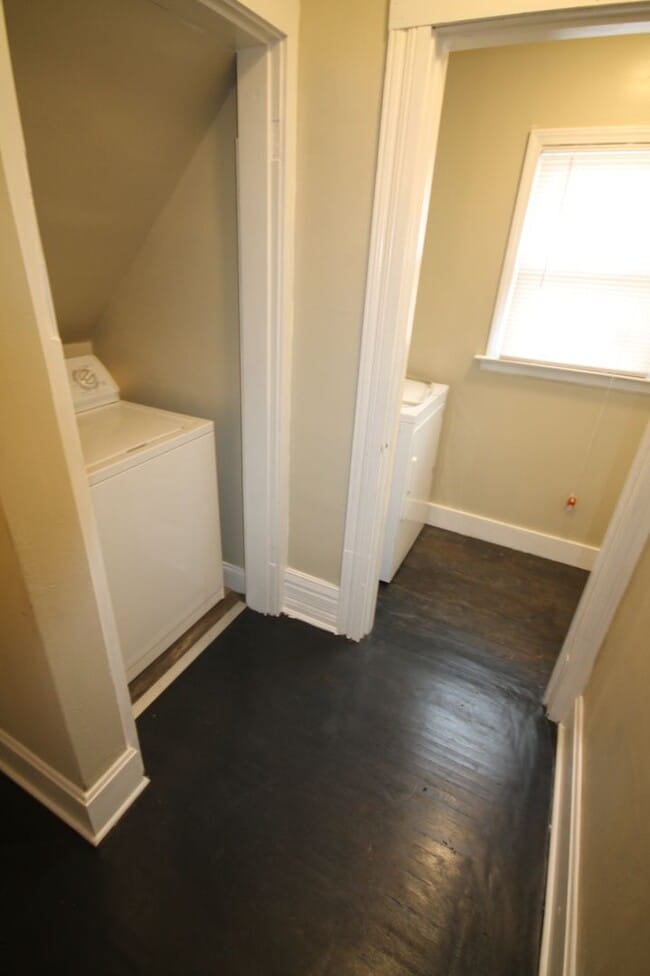 Building Photo - 27 E Duncan St