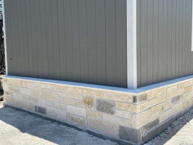 Building Photo - 960 Forest View Dr