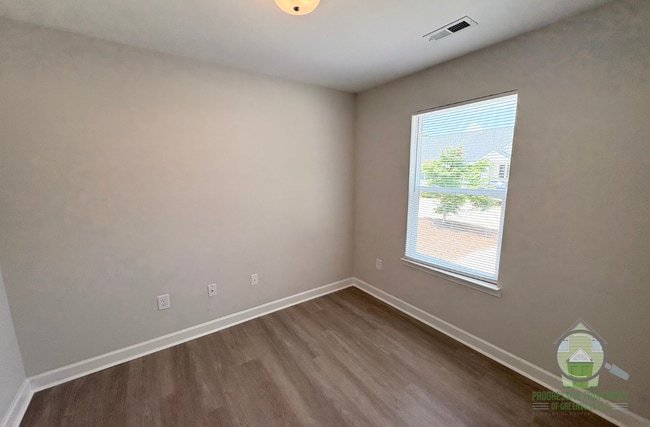 Building Photo - 135 A St
