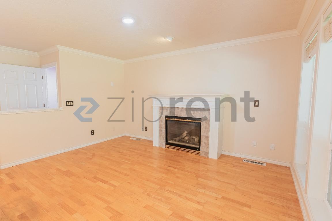 Building Photo - Unit