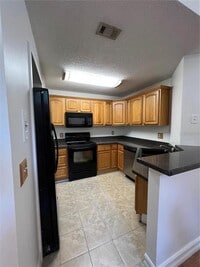 Building Photo - 626 Cambridge Way