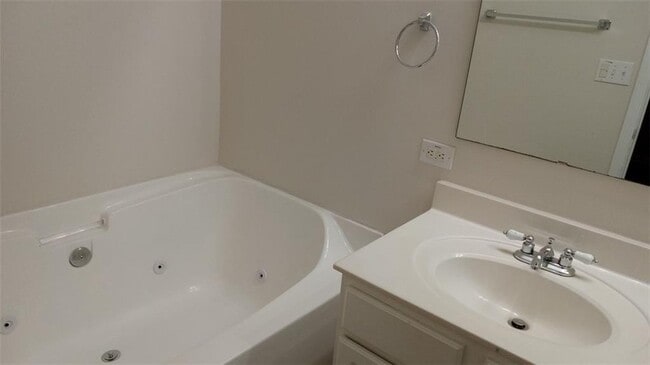 Building Photo - 755 Crestwell Cir