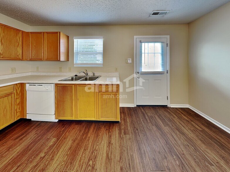 Building Photo - 10767 Wymm Ln