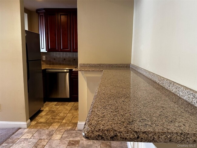 Building Photo - 83 Bailey Ct