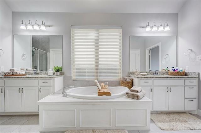 Building Photo - 2020 Overton Park Dr